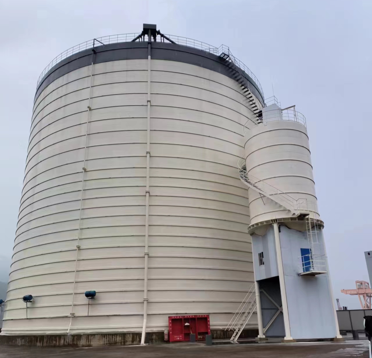 海伦10万吨水泥钢板库